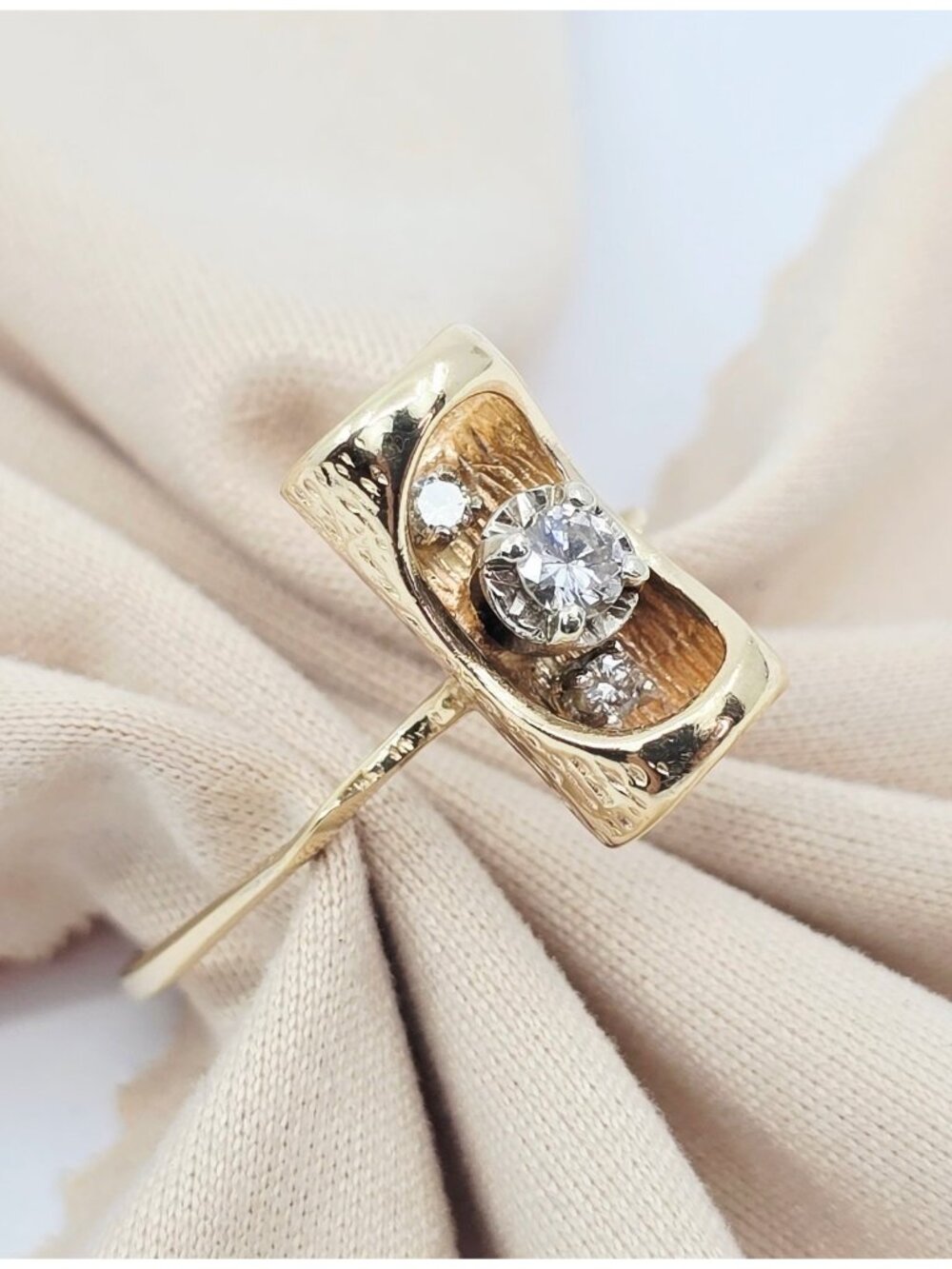 Unique 14K Yellow Gold Designer Tube Bark Wood 3 Stone Diamond Ring - Size 11